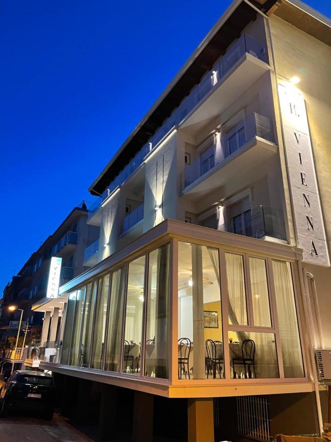 Hotel Vienna Rivazzurra ริมินี ภายนอก รูปภาพ