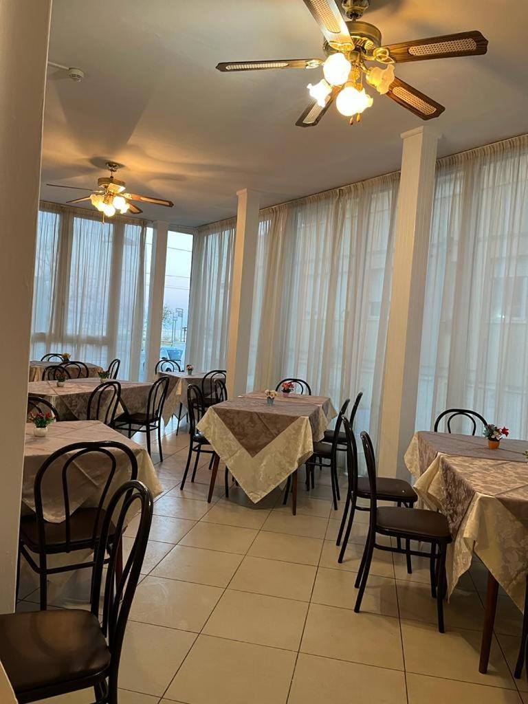 Hotel Vienna Rivazzurra ริมินี ภายนอก รูปภาพ