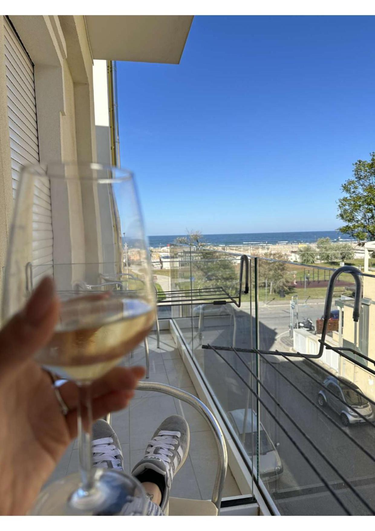 Hotel Vienna Rivazzurra ริมินี ภายนอก รูปภาพ