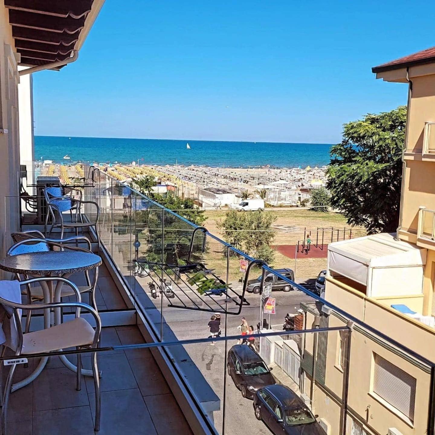 Hotel Vienna Rivazzurra ริมินี ภายนอก รูปภาพ