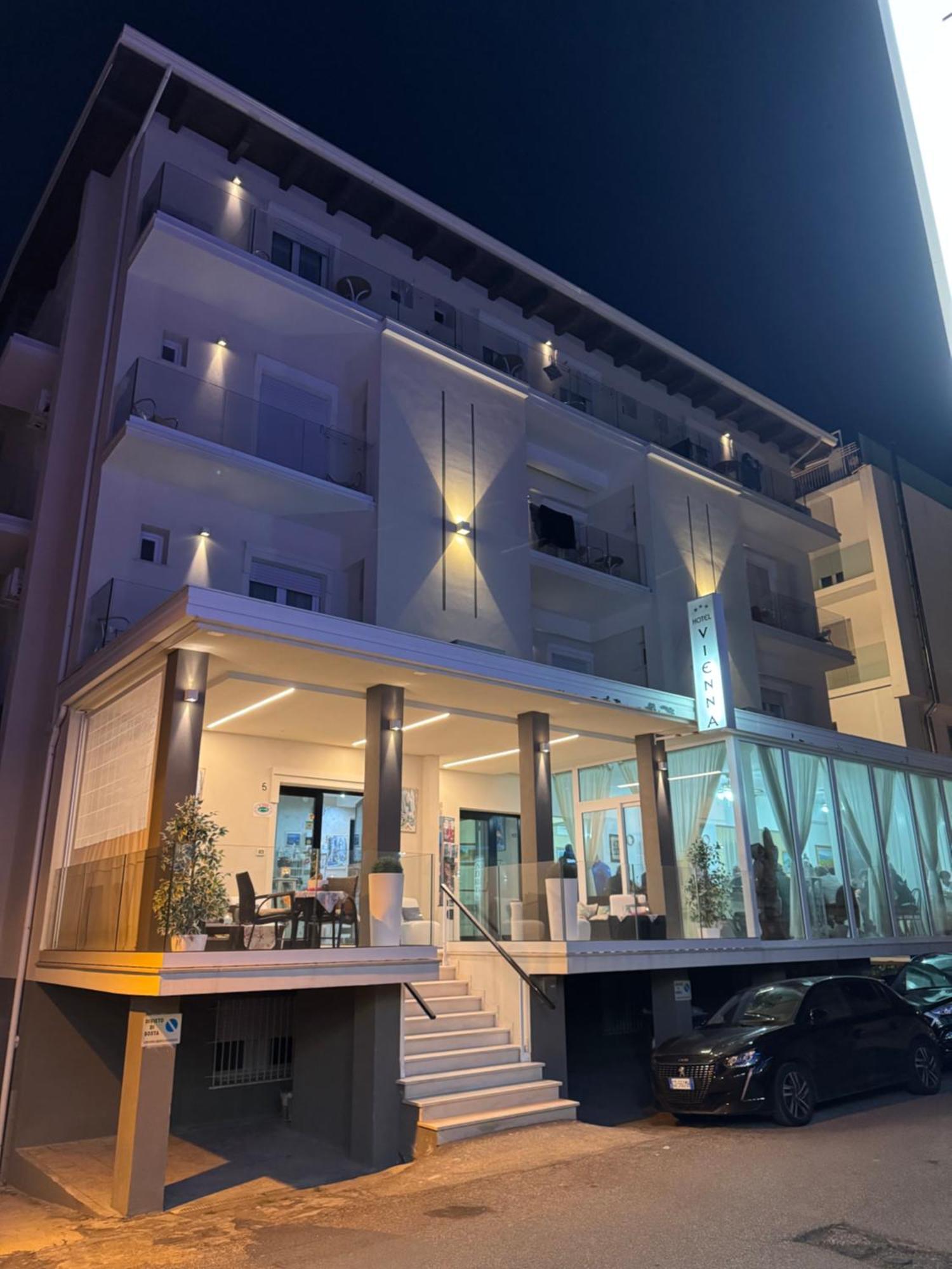 Hotel Vienna Rivazzurra ริมินี ภายนอก รูปภาพ